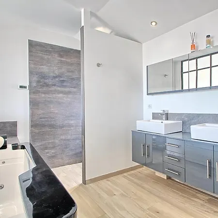 Seafront 4 Bedroom With Pool - Dodo Et Tartine Villa
